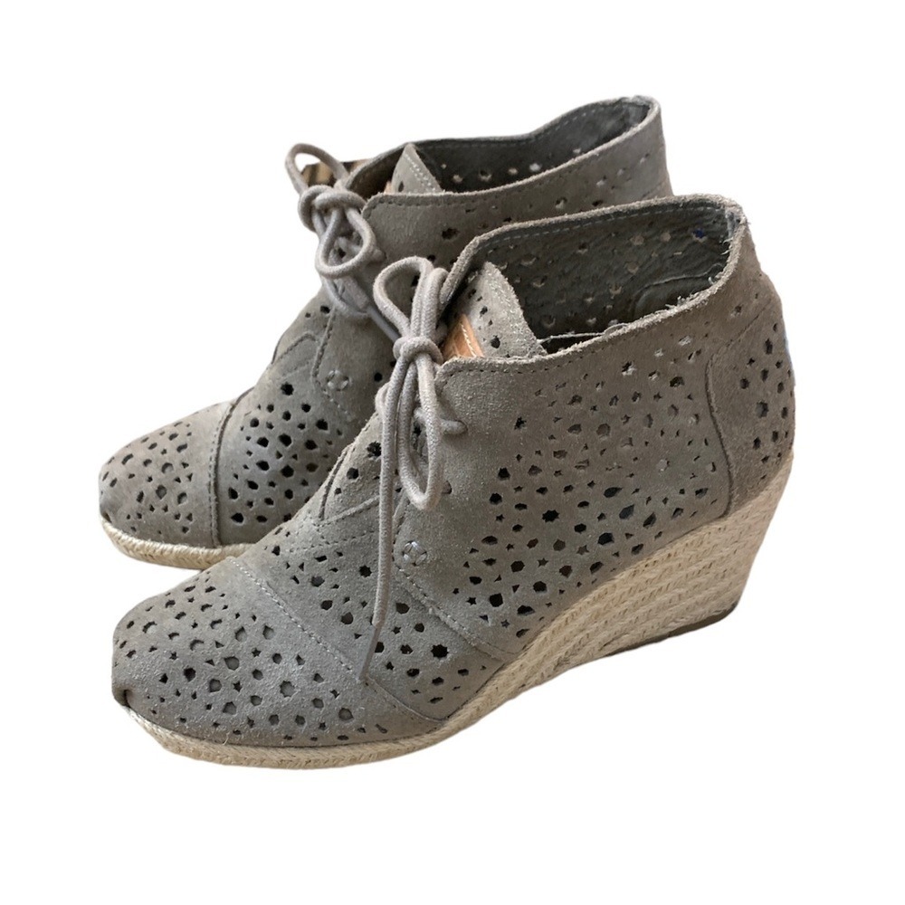 TOMS Desert Wedge Booties Womens 6 Gray Suede Laser Cut Espadrille Lace Up